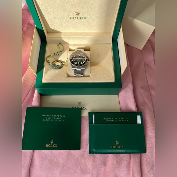 New Rolex Submariner - Picture 1 of 2